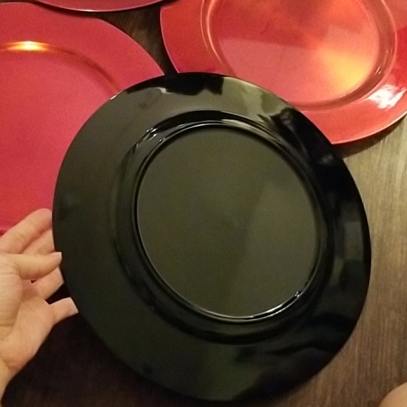 4 new red metallic chargers - Picture 3 of 4